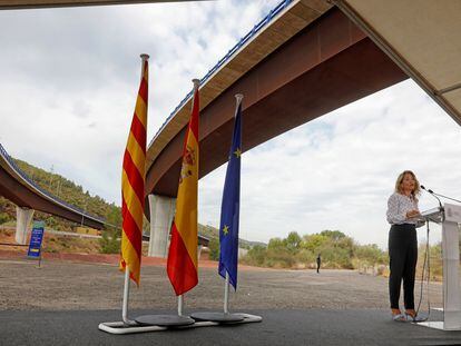 La ministra Raquel Sánchez en la apertura del enlace entre la autovía A-2 y la autopista AP-7 en Castellbisbal (Barcelona).