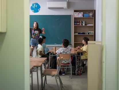 Alumnos de primaria de una escuela de L'Hospitalet, en una imagen de archivo.