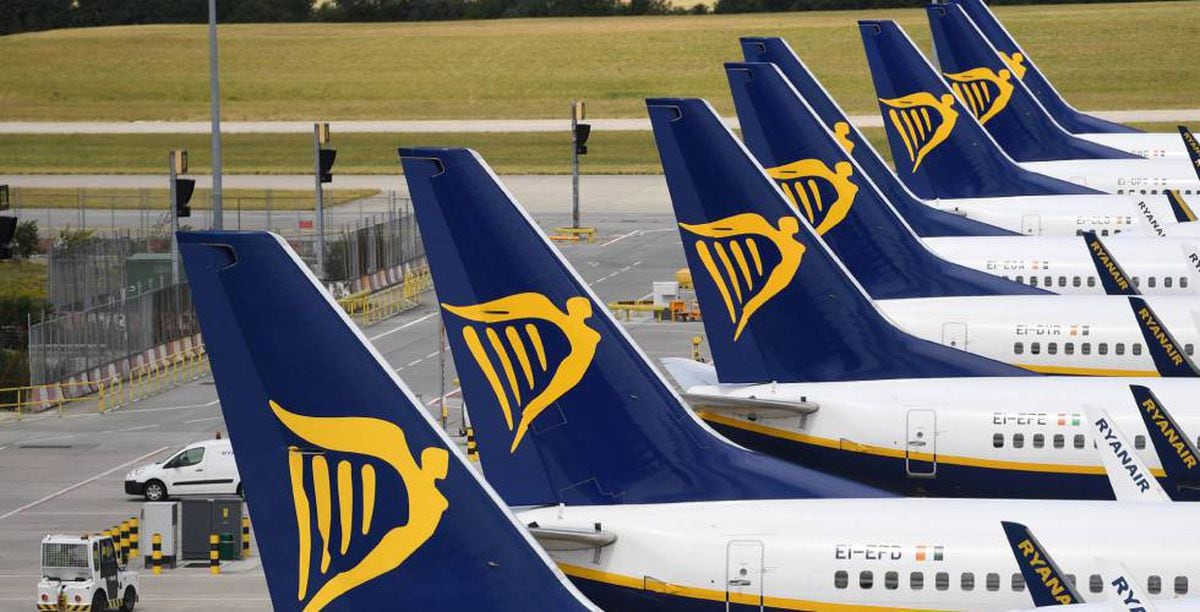 El Supremo declara nula la cláusula que a Ryanair el equipaje en un vuelo distinto | Economía EL PAÍS