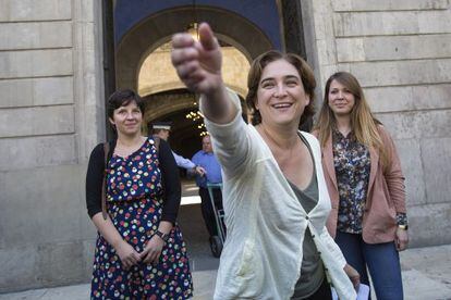 Ada Colau, sortint de l'Ajuntament de Barcelona aquest dimecres.
