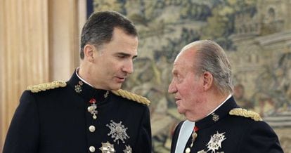 Felipe VI y el rey Juan Carlos el pasado jueves en La Zarzuela antes de la ceremonia de proclamación.