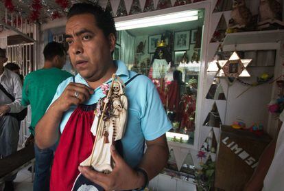 El culto a la Santa Muerte puede ser una mezcla de la tradición europea cristiana con ritos ancestrales de México, según expertos.