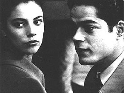 Maribel Verdú y Jorge Sanz, en una escena de <i>Amantes</i>.