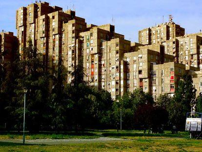 Bloques de viviendas colectivas del Nuevo Belgrado. La moyoría de los inmuebles, en manos del Estado en el período sociallista, han sido privaizados.