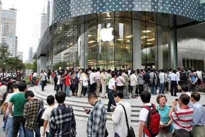 Vista de una de las grandes tiendas de Apple en Hong Kong.