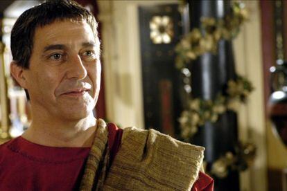 Ciarán Hinds, en su papel de Julio César en la serie 'Roma'.