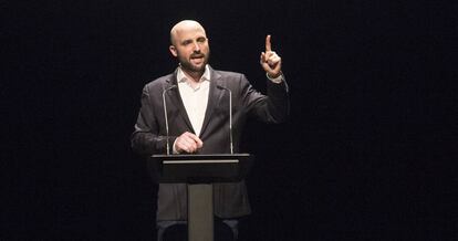 Jordi Graupera durant una conferència al teatre Victòria.