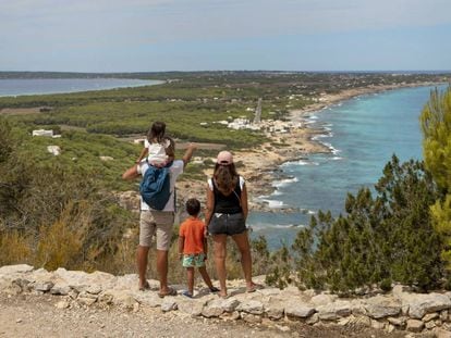 El Mirador de La Mola, un lugar ideal desde el que se puede contemplar la totalidad de la costa norte y sur de la isla de Formentera.