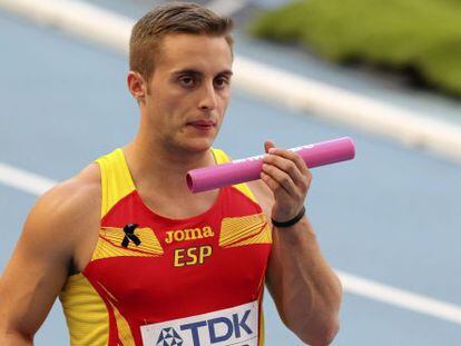 El atleta español Eduard Viles, antes de la prueba del 4x100m.