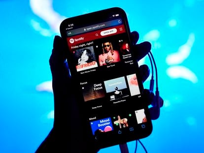 Web de Spotify vista en un teléfono inteligente.