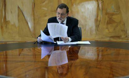 Mariano Rajoy, durant l'entrevista en el Palau de la Moncloa.