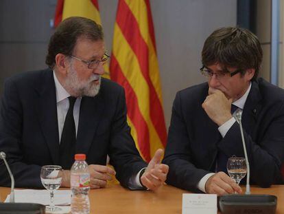 Mariano Rajoy y Carles Puigdemont en agosto de 2017.