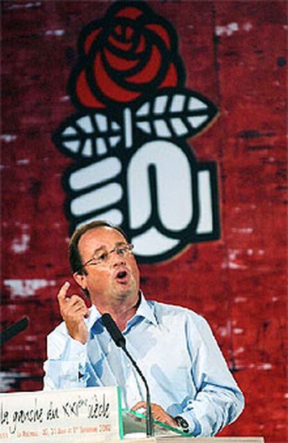 El secretario del Partido Socialista francés, Hollande, ayer en La Rochelle.