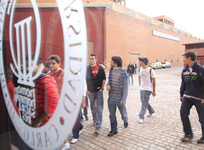 Estudiantes entrando en la Universidad Carlos III de Madrid.