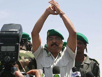 El jefe de la junta militar de Mauritania, el general Mohamed Ould Abdeln Aziz, ayer en Nuakchot.