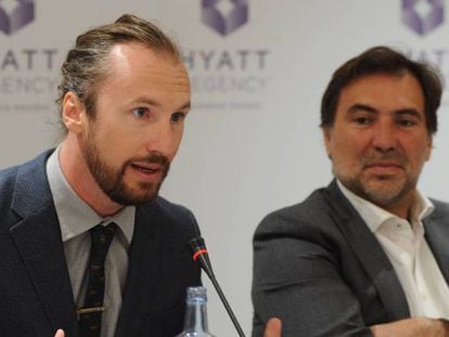 Jason Ballard, vicepresidente de Operaciones de Hyatt para Europa, Oriente Medio y Africa y el Sudeste Asiático, y Jordi Ferrer, consejero delegado de Hesperia.  