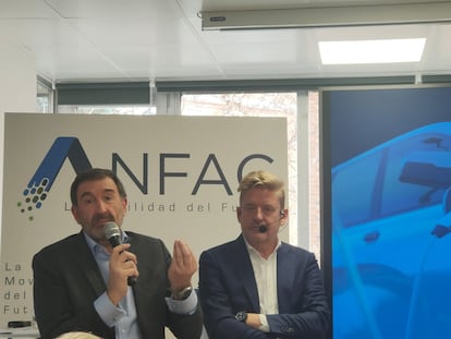 El director general de Anfac, José López-Tafall, y el presidente de la asociación, Wayne Griffiths, este martes.