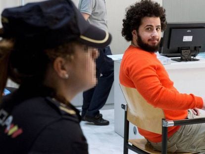 Ahmed Samsam, durante el juicio en la Audiencia Nacional en 2018 en Madrid. En vídeo, el presunto yihadista que se hizo pasar por espía danés.