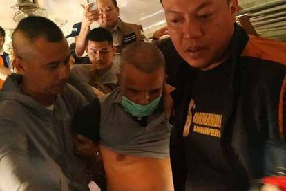 Momento del arresto del asesino múltiple Somkid Phumphuang el pasado día 18 en Tailandia.