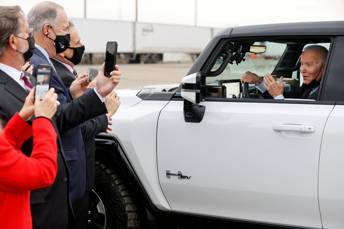 EPA: Estados Unidos cambia las reglas de fabricación de coches para impulsar la venta de eléctricos e híbridos | Clima y Medio Ambiente