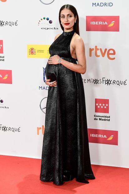 Hiba Abouk posa en la alfombra roja embarazada de su segundo hijo con un vestido de Dior.