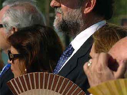 Mario Rajoy se protege del sol con una gorra del peregrino.