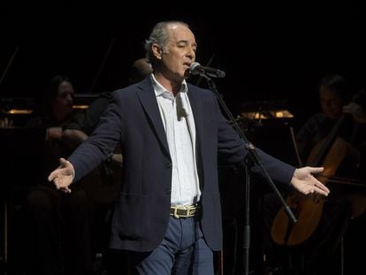 José Manuel Soto, en un concierto en Madrid por el 30º aniversario de su carrera musical, en 2017.
