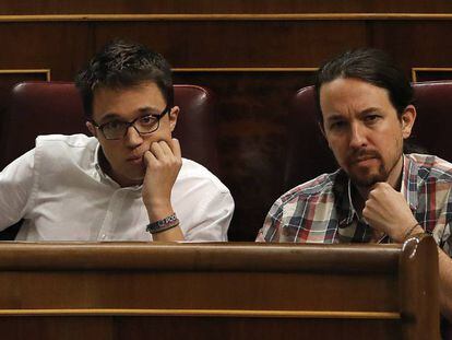 &Iacute;&ntilde;igo Errej&oacute;n y Pablo Iglesias, en el Congreso. 