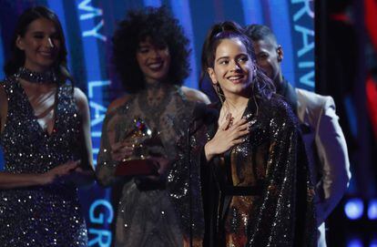 El Grammy a Mejor fusión/interpretación urbana lo ganó Rosalía con su canción 'Malamente'.