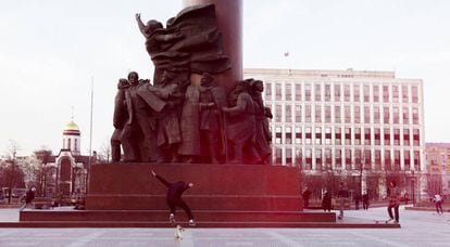 Plaza de Octubre en Moscú, cuya estatua de Lenin rinde tributo a la Revolución de Octubre de 1917.