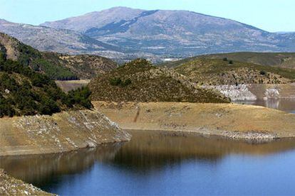 El pantano de Atazar, en la Comunidad de Madrid, que tiene unas reservas de agua del 46,6%.