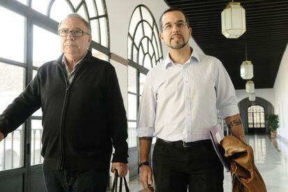 El secretario de Organizaci&oacute;n de Podemos, Sergio Pascual (derecha), junto a Manuel Gar&iacute;, de la confianza de Teresa Rodr&iacute;guez.