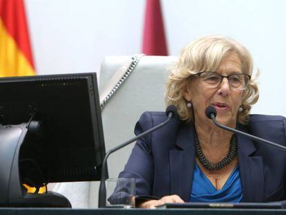 L'alcaldessa Manuela Carmena al ple de l'Ajuntament.