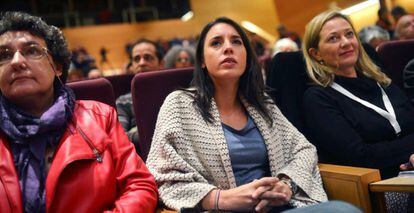 Irene Montero, entre Beatriz Gimeno y Vicky Rossell en C&oacute;rdoba.