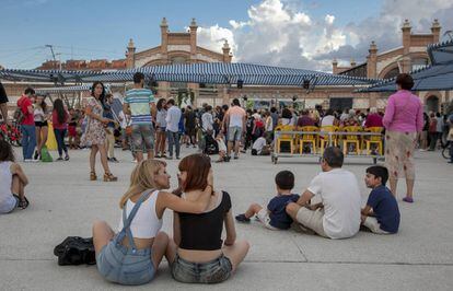 Fiesta en el patio de Matadero Madrid.