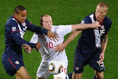 La estrella de los ingleses, Wayne Rooney, se convierte en el jugador más escoltado por los hombres de EE UU.