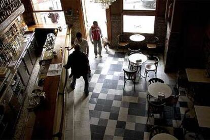 El interior del Habanilla, uno de los bares clásicos de la Alameda.