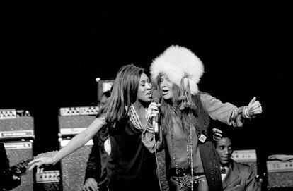 Tina Turner y Janis Joplin en Los Ángeles en 1969. Joplin fallecería un año después a los 27.