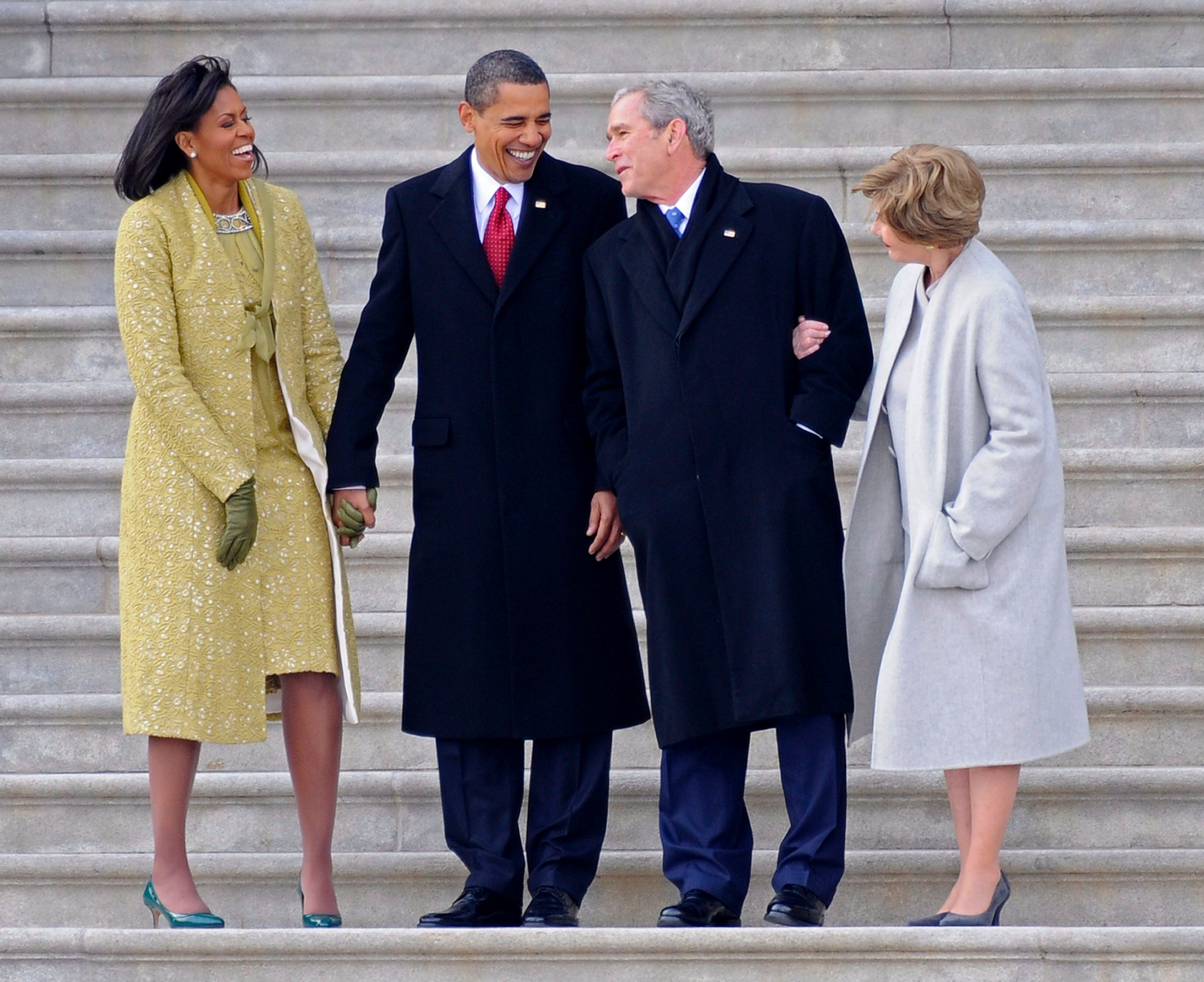 El matrimonio Obama en la toma de posesión de Barack Obama en enero de 2009, junto al matrimonio Bush, saliente de la Casa Blanca.