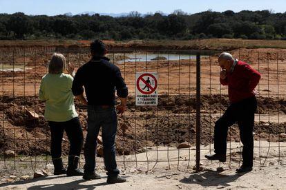 Antiguo encinar ahora talado y excavado para construir la mina de uranio a cielo abierto en Retortillo (Salamanca).