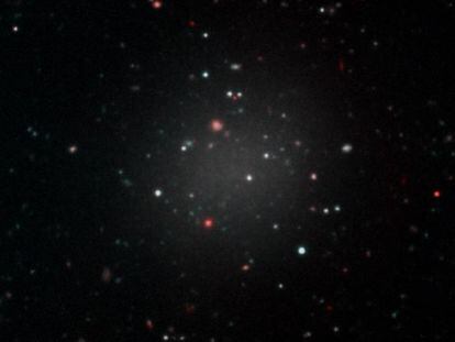 Reconstrucción de la galaxia difusa NGC1052-DF2