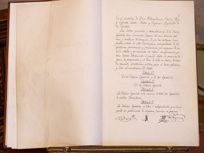 Ejemplar de la Constitución española de 1812 (La Pepa) expuesta en el Senado de España, en Madrid.