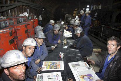 Mineros encerrados a 500 metros de profundidad en Velilla del Río (Palencia) para exigir sus salarios.