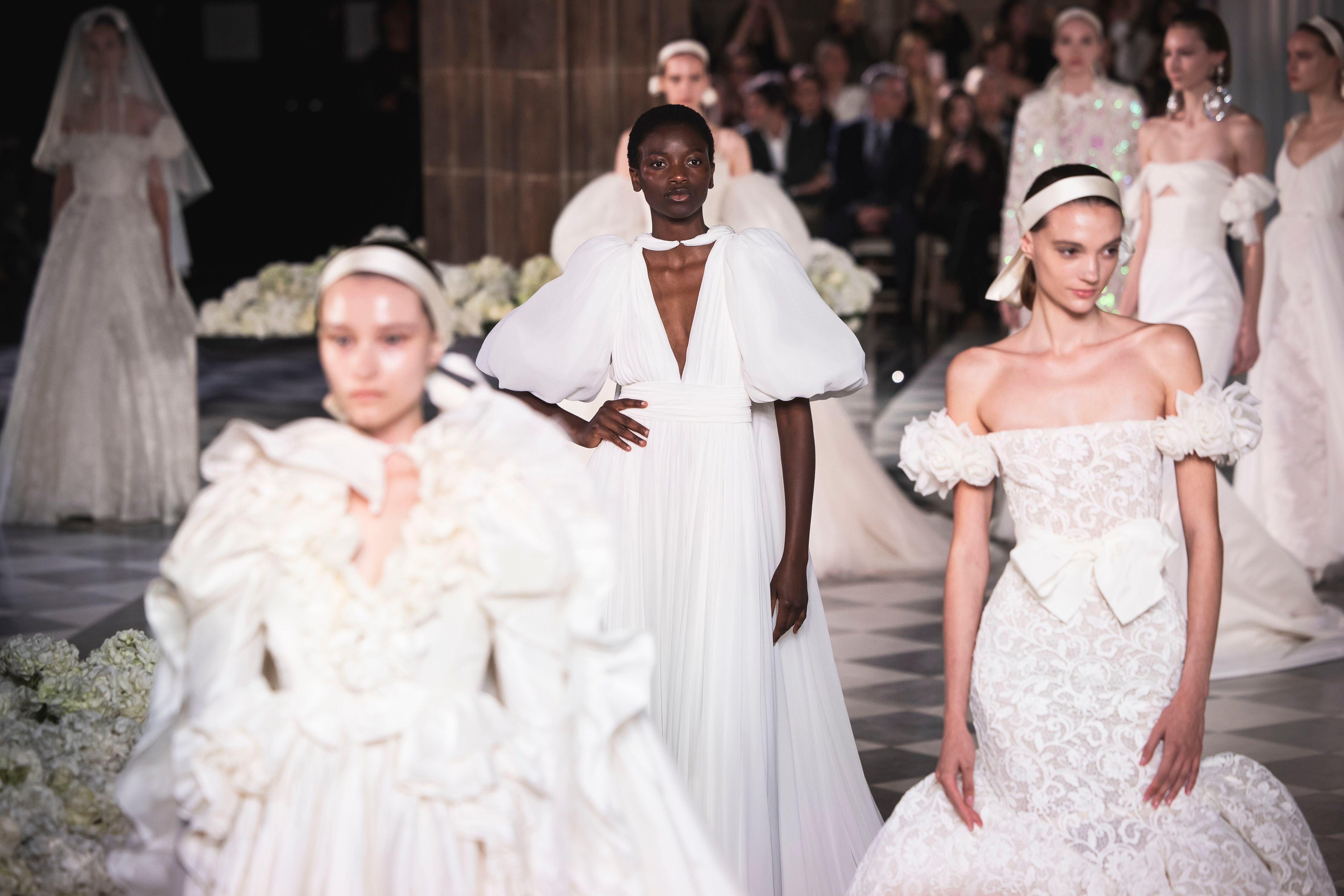 De la rebeldía romántica de Giambattista Valli al despliegue arquitectónico de Pronovias: Barcelona se reafirma como capital de la moda nupcial