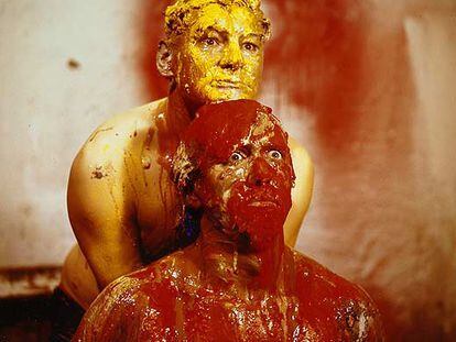 <i>Adiestramiento militar</i> (1967), <i>performance</i> de Otto Muehl en la exposición <i>Accionismo vienés.</i>