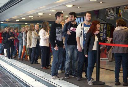 Colas en un cine de Valencia.
