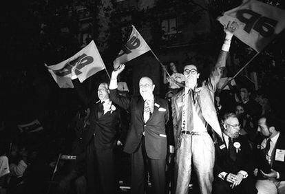 Mitin de cierre de campaña de las elecciones municipales de AP en el parque del Retiro, el 8 de junio de 1987, 
al que acudió Santamaría Garraleta.