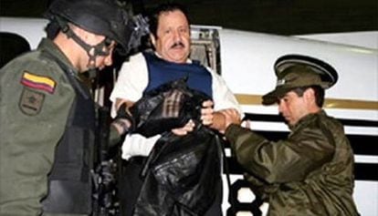 Leónidas Vargas Vargas, custodiado por fuerzas de seguridad colombianas en una fecha indeterminada.