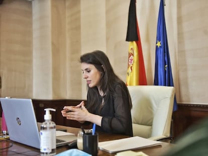 Irene Montero, durante una reunión con CC OO y UGT, el pasado 28 de mayo.