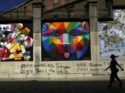 Los muros que rodean Tabacalera, en el madrileño barrio de Lavapiés, en agosto de 2016. 
 